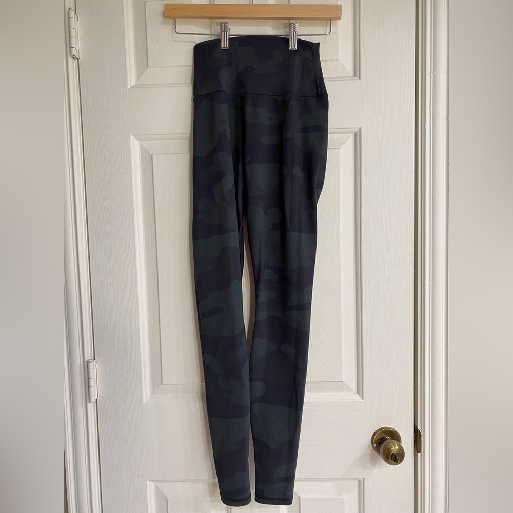 Like-new XS Alo High-Waist Camo Vapor Leggings